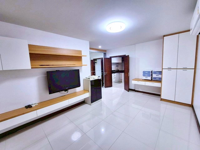 รูป ใกล้ BTSอารีย์ 750ม. โรงพยาบาลพญาไท2 1.5กม.โฮมออฟฟิศ 3 ชั้น จอดรถ 4-6คัน 3-4นอน 4น้ำ และ กระทรวงการคลัง 400 ม. 50ตร.ว. 300ตร.ม. - รูปที่ 3/8