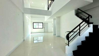 โฮมออฟฟิศ กรุงเทพมหานคร : ✨✨✨ ขายโฮมออฟฟิศ 3ชั้นครึ่ง บ้านใหม่ มือ 1   💛คาซ่า ดิว่า” สาทร-กัลปพฤกษ์📍 กำนันแม้น13 แยก18 