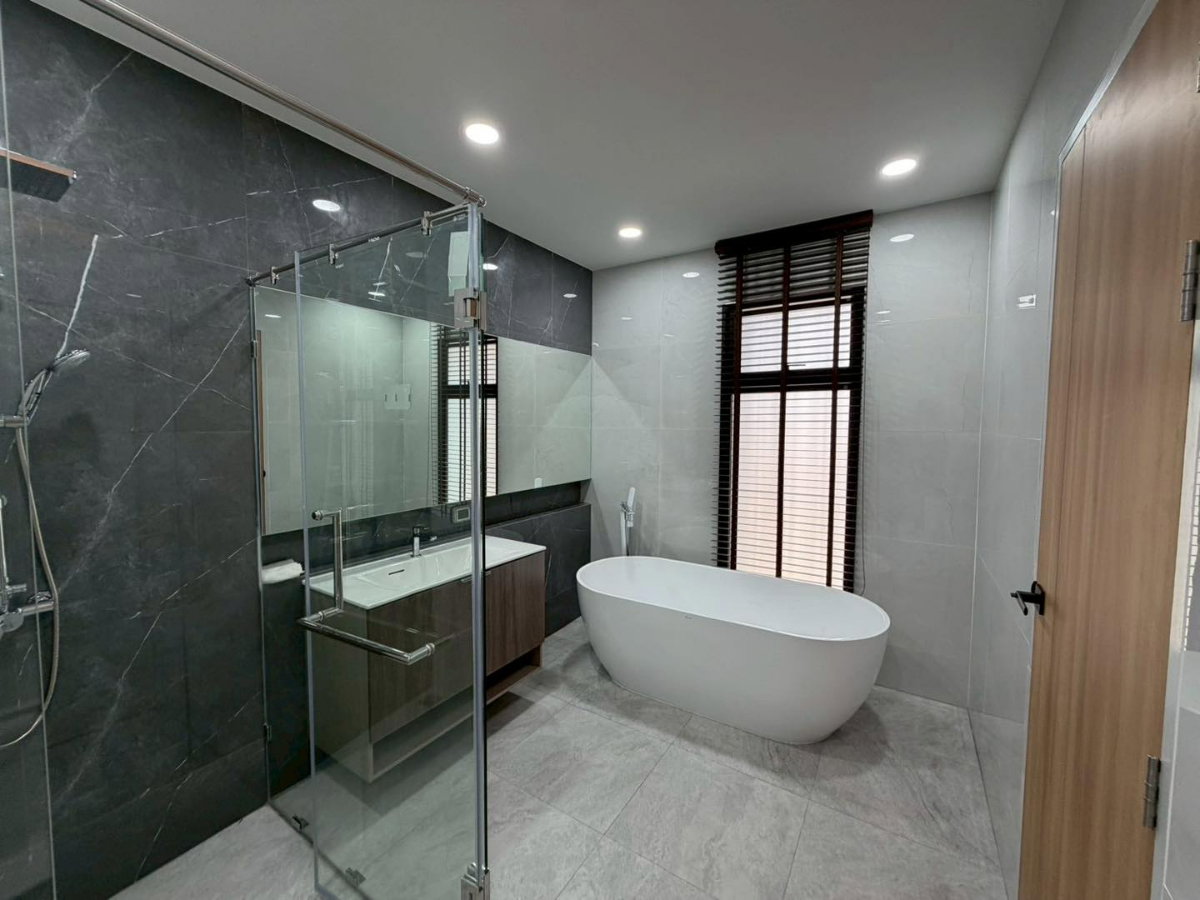 รูป ขายบ้านเดี่ยวพร้อมลิฟต์ส่วนตัว : หมู่บ้านปรีชา บียอนด์ รามคำแหง-กรุงเทพกรีฑา เนื้อที่ 66.6 ตารางวา 4 ห้องนอน 5 ห้องน้ำ - รูปที่ 10/22