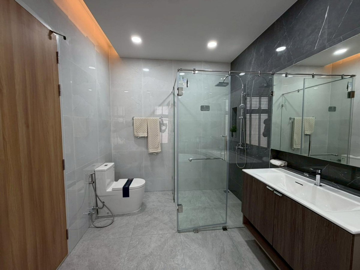 รูป ขายบ้านเดี่ยวพร้อมลิฟต์ส่วนตัว : หมู่บ้านปรีชา บียอนด์ รามคำแหง-กรุงเทพกรีฑา เนื้อที่ 66.6 ตารางวา 4 ห้องนอน 5 ห้องน้ำ - รูปที่ 11/22