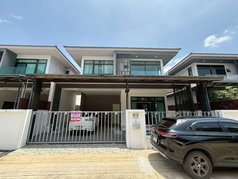 ขาย บ้านแฝด ราคาถูกที่สุดในโครงการ Aura Luxe Ramkhamhaeng 94 ออรา ลักซ์ รามคำแหง 94 เฟอร์นิเจอร์ครบชุด ใกล้ MRT สายสีส้ม สถานีสัมมากร