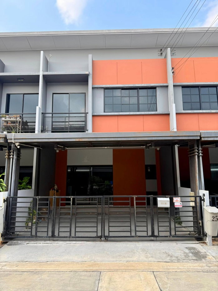 รูป ขายทาวน์โฮม 2 ชั้น สไตล์ Modern ราคาถูกที่สุดในโครงการ Siri Place Kalapapruek - Sathorn (สิริ เพลส กัลปพฤกษ์ – สาทร) ใกล้รถไฟฟ้าMRT บางแค - รูปที่ 1/31