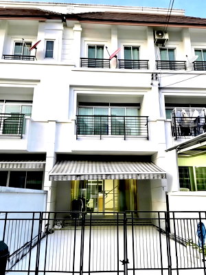 ทาวน์โฮม ถนนกรุงเทพ-ชลบุรี มอเตอร์เวย์ : ขายทาวน์โฮม 3 ชั้น บ้านกลางเมือง เออบาเนี่ยน พระราม 9 – วงแหวน ทำเลกรุงเทพกรีฑา ใกล้ Airport Link ฟังก์ชันครบ ทำโฮมออฟฟิศได้ ราคาคุ้มค่า