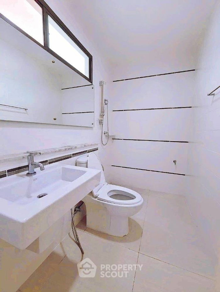 รูป บ้าน 4-ห้องนอน ที่ มัณฑนา เลค วัชรพล ใน ออเงิน (ID 1183828) - รูปที่ 3/9