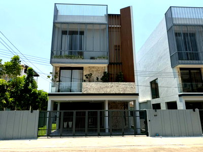 บ้านเดี่ยว เขตลาดกระบัง : ขายบ้านเดี่ยวพร้อมลิฟต์ส่วนตัว : หมู่บ้านปรีชา บียอนด์ รามคำแหง-กรุงเทพกรีฑา เนื้อที่ 66.6 ตารางวา 4 ห้องนอน 5 ห้องน้ำ