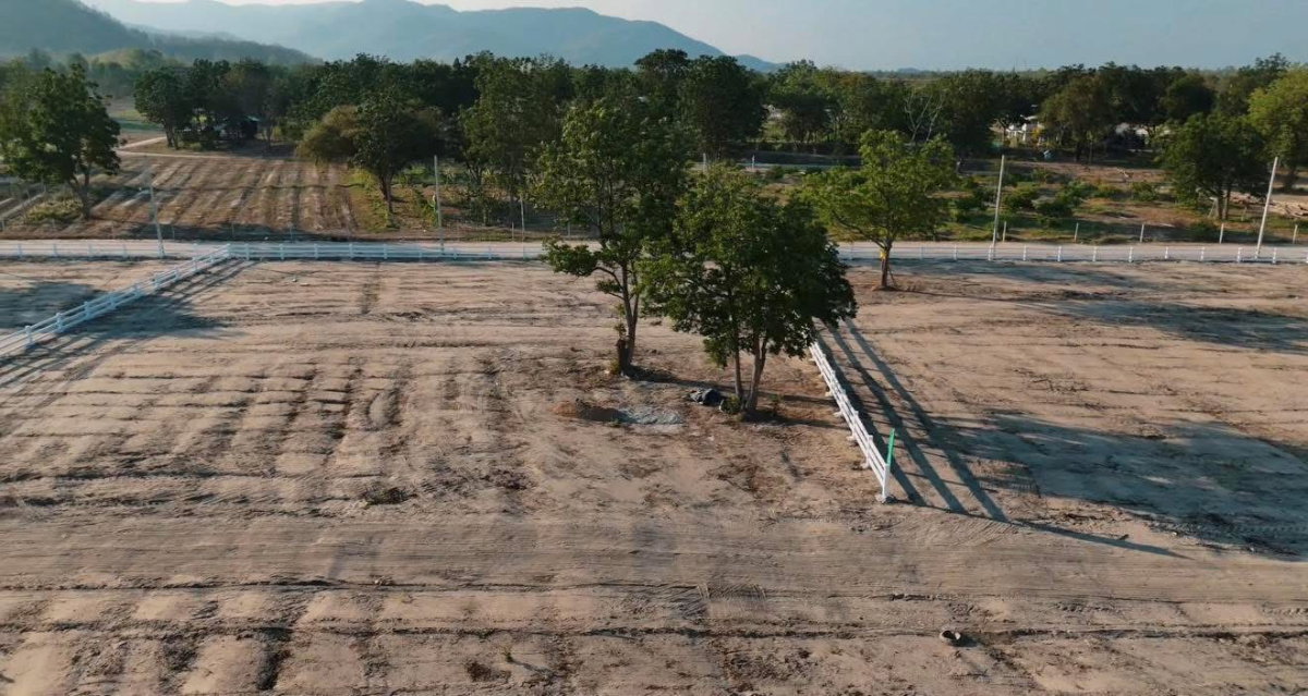 รูป ที่ดินทำบ้านสวนติดภูเขา ใกล้ทะเล ใกล้กรุงเทพ สาธารณูปโดภคครบ ถนน-น้ำ-ไฟ-รั้วคาวบอย3ชั้น โฉนดครุฑแดงพร้อมโอน  - รูปที่ 3/9