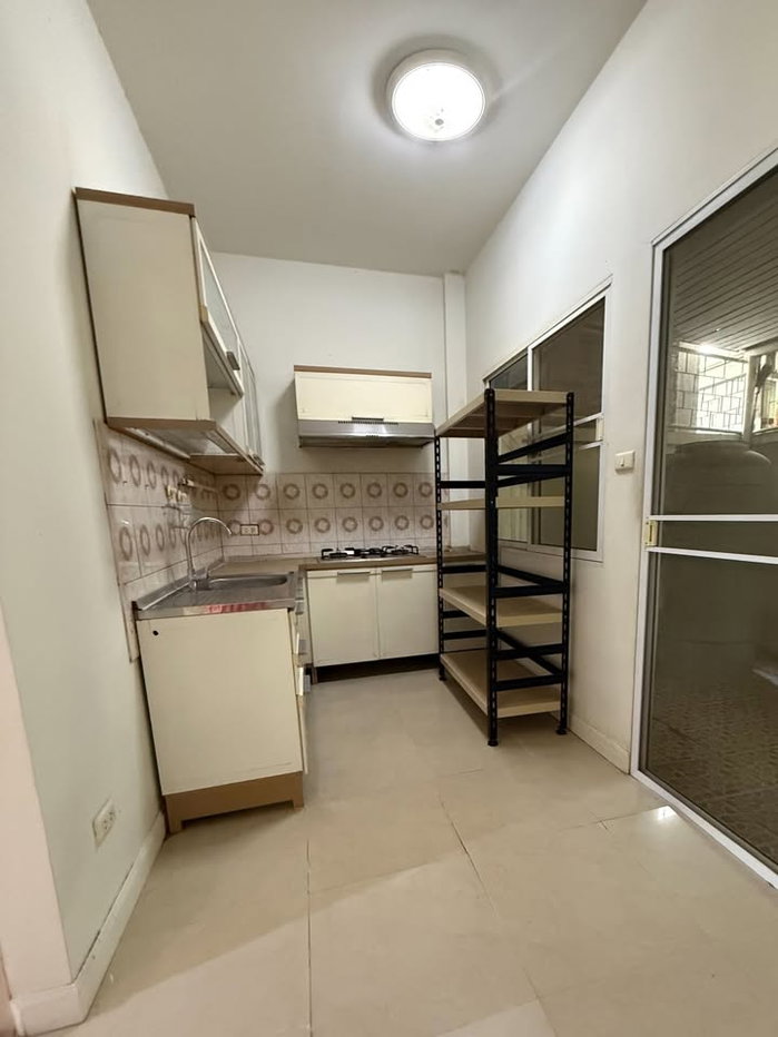 รูป ขายทาวน์โฮม 3 ชั้น บ้านสวยสภาพดี หมู่บ้านปริญลักษณ์ เพชรเกษม 69 (Prinyaluck Phetkasem 69) อยู่ฟรีไม่ต้องจ่ายค่าส่วนกลาง! ใกล้รถไฟฟ้า MRT หลักสอง - รูปที่ 5/14