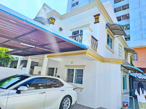 MRTเดอะมอลล์ บางกะปิ 450ม. 50 ตร.ว. 200 ตร.ม. รพ.เวชธานี 2.3 กม. บ้านเดี่ยว 4 นอน เดินทางสะดวก แฮปปี้แลนด์ 2 น้ำ