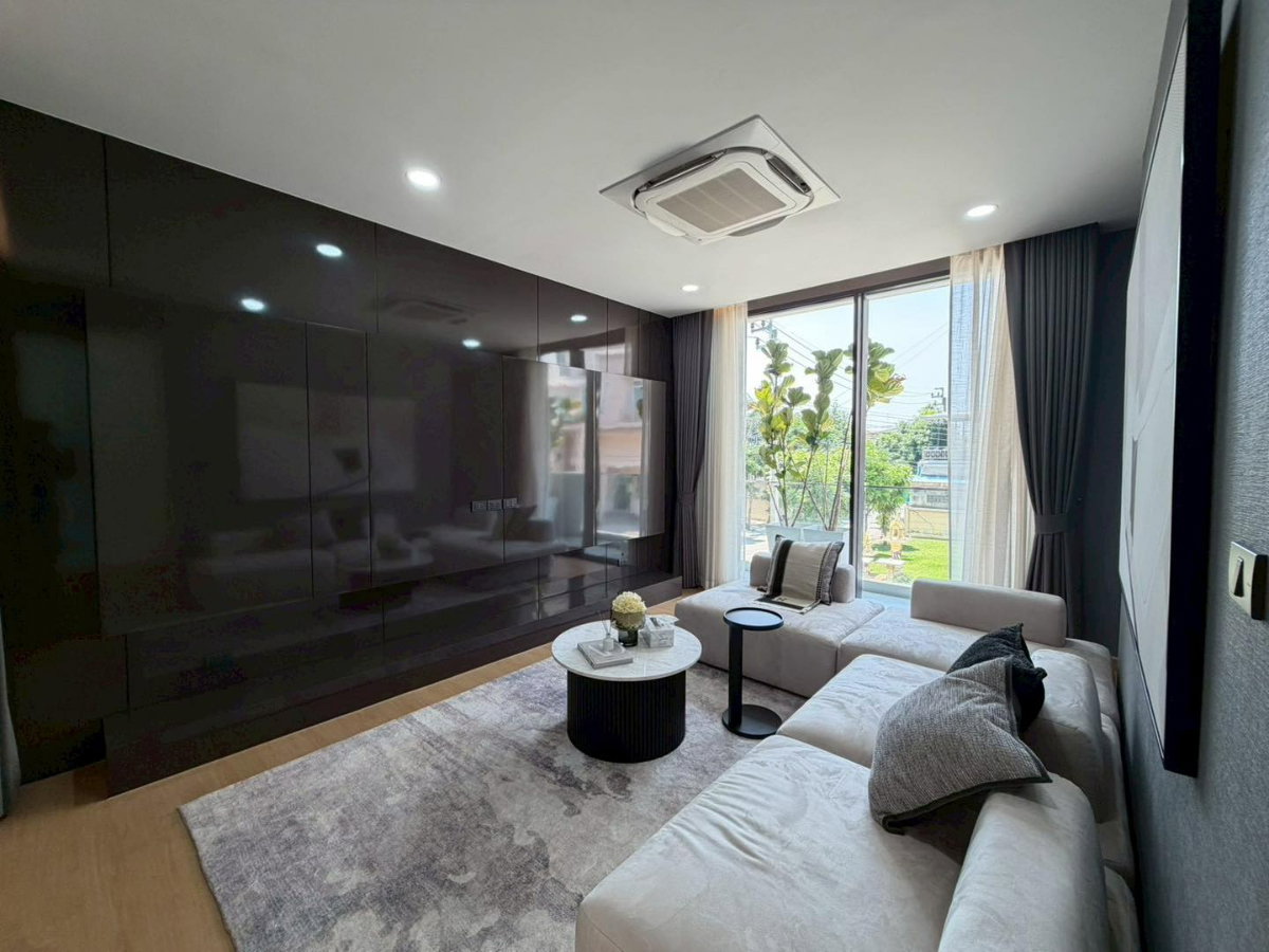 รูป ขายบ้านเดี่ยวพร้อมลิฟต์ส่วนตัว : หมู่บ้านปรีชา บียอนด์ รามคำแหง-กรุงเทพกรีฑา เนื้อที่ 66.6 ตารางวา 4 ห้องนอน 5 ห้องน้ำ - รูปที่ 12/22