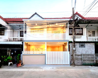 ทาวน์โฮม เมืองนนทบุรี นนทบุรี : ขายทาวน์เฮ้าส์ : หมู่บ้านณรงค์สุขนิเวศน์ ถนนเลี่ยงเมืองนนท์ - เรวดี เนื้อที่ 21 ตารางวา 5 ห้องนอน 2 ห้องน้ำ ตกแต่งพร้อมอยู่