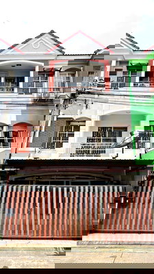 ทาวน์โฮม ลำลูกกา คลองสอง : ขายทาวน์โฮม 3 ชั้น สวยทำเลดี ติดถนนนวลจันทร์ Diamond Grand Ville (หมู่บ้านไดมอนด์แกรนด์วิลล์) ใกล้รถไฟฟ้าสายสีชมพู สถานี กม.6