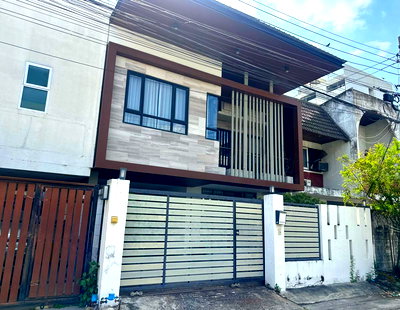 ทาวน์โฮม เจ อเวนิว ทองหล่อ : ✨✨✨ขายด่วน! ทาวน์โฮม เอกมัย 22 | ทะลุปรีดี 41 (สุขุมวิท 71)  💙 รีโนเวทใหม่ทั้งหลัง พร้อมอยู่