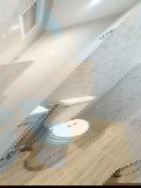 รูป ขายทาวน์เฮ้าส์ : หมู่บ้านณรงค์สุขนิเวศน์ ถนนเลี่ยงเมืองนนท์ - เรวดี เนื้อที่ 21 ตารางวา 5 ห้องนอน 2 ห้องน้ำ ตกแต่งพร้อมอยู่ - รูปที่ 6/15