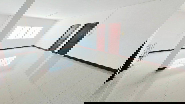 รูป ถูกสุดในย่านนี้ อาคารพาณิชย์ 3 ชั้น 2 ห้องติดกัน หน้าหมู่บ้านเอื้ออาทรศิลา ขายเพียง 5.45 ล้านเท่านั้น  - รูปที่ 16/20