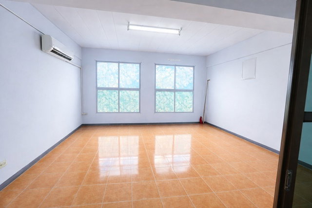 รูป ลาดพร้าว115-121 โชว์รูม เดอะมอลล์บางกะปิ800ม. แฮปปี้แลนด์เซ็นเตอร์ 200ม.อาคารพาณิชย์ 3.5 ชั้น 3นอน 3 ห้องน้ำ - รูปที่ 2/8