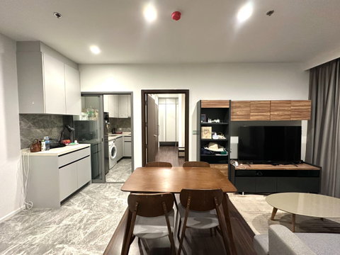 Large 2-bedroom condo for sale, priced below market value at Whizdom Inspire Sukhumvit. Prime Sukhumvit location near BTS Punnawithi Station.