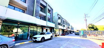 อาคารพาณิชย์ เอ็กซอติค เพท  : ขายด่วน อาคารพาณิชย์ 3 ชั้น ทำเลดี โครงการ เจ วิลเลจ ที่จอดรถเพียบ ขายเพียง 4.09 ล้าน