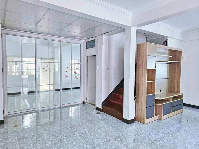 รูป MRTเดอะมอลล์ บางกะปิ 450ม. 50 ตร.ว. 200 ตร.ม. รพ.เวชธานี 2.3 กม. บ้านเดี่ยว 4 นอน เดินทางสะดวก แฮปปี้แลนด์ 2 น้ำ - รูปที่ 4/7