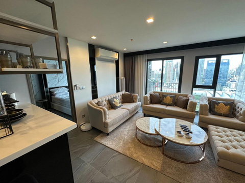 Spacious extra-large condo for sale on a high floor with panoramic city views, lowest price in the project at Life Asoke Hype, near MRT Rama 9.