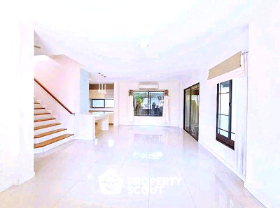 เช่าบ้านเดี่ยว สายไหม อเวนิว : บ้าน 4-ห้องนอน ที่ มัณฑนา เลค วัชรพล ใน ออเงิน (ID 1183828)