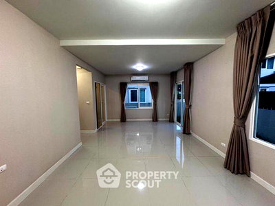 Houses for sale Samut Prakarn : 3-BR House in Bang Bo (ID 2585459)