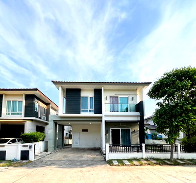 Houses for sale Phra Samut Jadee Samut Prakarn : Sales Single house Centro Prachautit 90, Soi Pracha Samakkee, near the future Purple Line MRT.