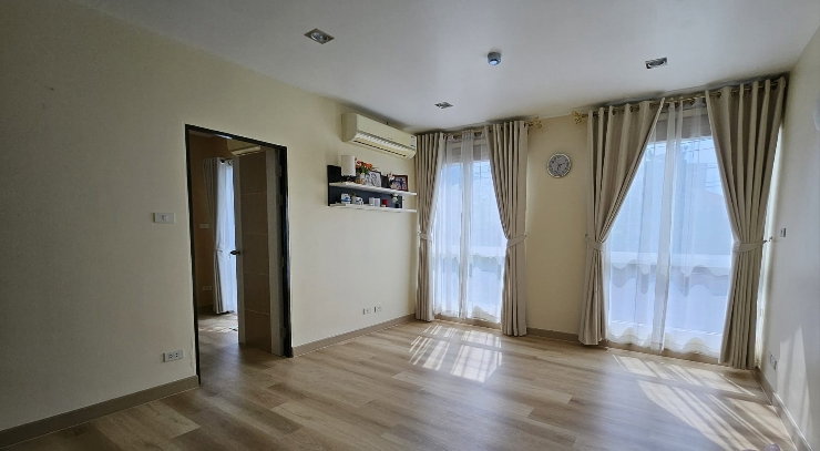 รูป คอนโดห้องเปล่า (Unfurnished) ห้องมุม วิวต้นไม้ - รูปที่ 1/8
