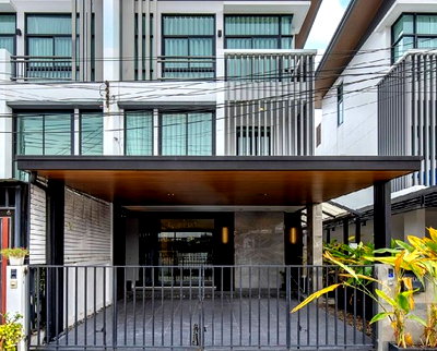 เช่าทาวน์โฮม ซอยเสนา : ให้เช่าทาวน์โฮม 3 ชั้น หลังมุม โครงการ โคซี่ Cozy โชคชัย 4 ซอย 18 / แอร์ทั้งหลัง 3 เครื่อง / เฟอร์นิเจอร์ครบ Fully Furnished / อยู่อาศัย