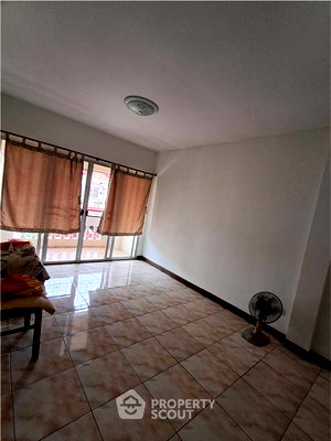 Townhouses for sale Bangkok : 3-BR Townhouse in Nong Khang Phlu (ID 2806993)