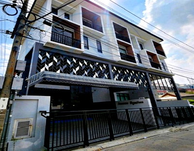 เช่าโฮมออฟฟิศ ซอยเสนา : ให้เช่าทาวน์โฮม / โฮมออฟฟิศ 3.5 ชั้น ซอยลาดพร้าววังหิน / ใกล้ รพ.เปาโล โชคชัย 4 / เฟอร์นิเจอร์ครบ / อยู่อาศัย หรือ Home Office จดบริษัทได้ 