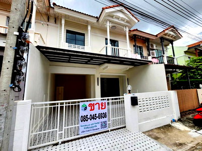 ทาวน์โฮม กระทรวงพาณิชย์ นนทบุรี : บ้านสวยพร้อมเข้าอยู่! The Villa ท่าอิฐ ซอย 13 ต่อเติมครัว+แอร์+ม่านครบ จบที่ 2.45 ลบ. รวมทุกค่าใช้จ่าย!