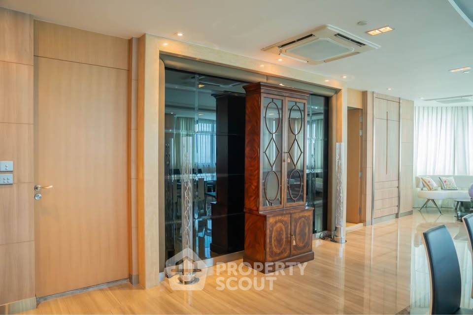รูป คอนโด 6-ห้องนอน ที่ รอยัล ริเวอร์ เพลส คอนโดมิเนียม ใน บางโพงพาง (ID 2800351) - รูปที่ 11/12