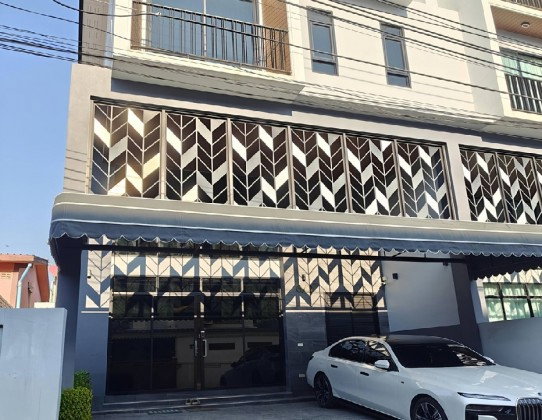 รูป ให้เช่าทาวน์โฮม / โฮมออฟฟิศ 3.5 ชั้น ซอยลาดพร้าววังหิน / ใกล้ รพ.เปาโล โชคชัย 4 / เฟอร์นิเจอร์ครบ / อยู่อาศัย หรือ Home Office จดบริษัทได้  - รูปที่ 8/12
