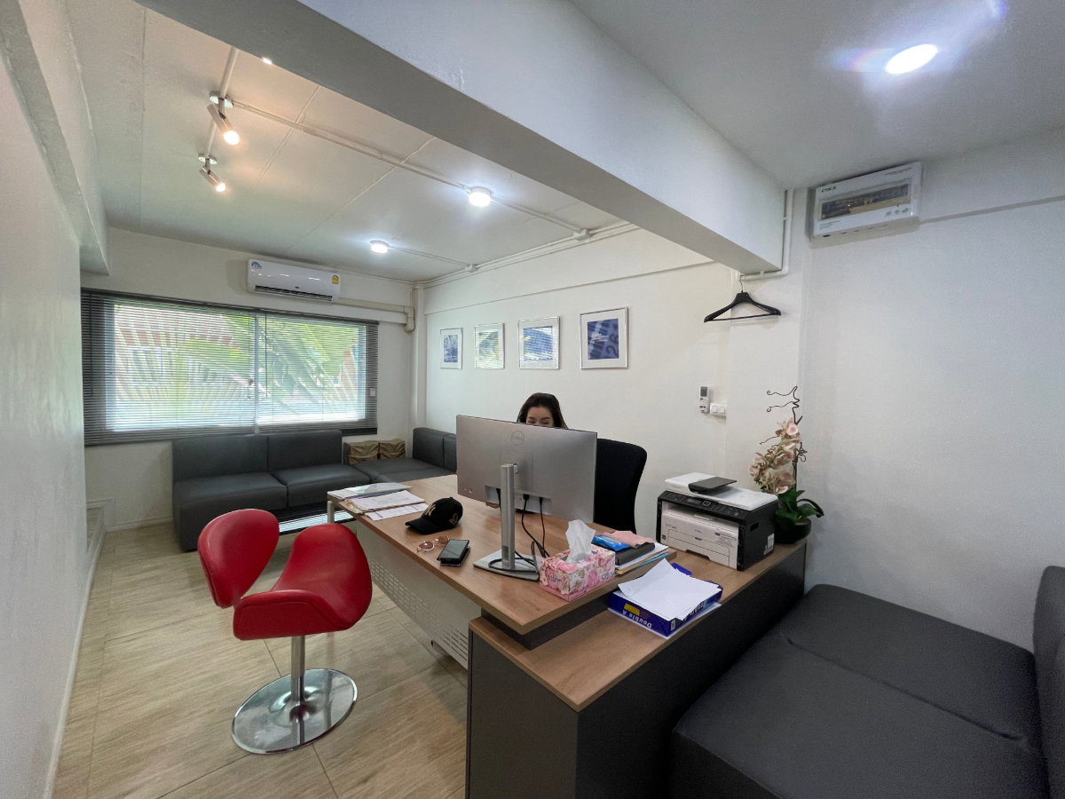 รูป ขายโฮมออฟฟิศ 3 ชั้น ลำลูกกา คลอง 2 แต่งครบพร้อมเข้าใช้งาน เหมาะสำหรับออฟฟิศ ห้องนอนชั้น 3 มีดาดฟ้า - รูปที่ 4/15