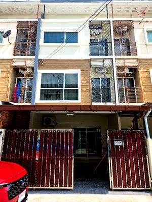 เช่าทาวน์โฮม กรุงเทพมหานคร : 
ให้เช่าทาวโฮม 3 ชั้น วิลเลตซิตี้ พัฒนาการ 38 ขนาด 20 ตรว เพิ่งปรับปรุงใหม่ สภาพใหม่เอี่ยม 3นอน 3 น้ำ 2 ห้องนั่งเล่น