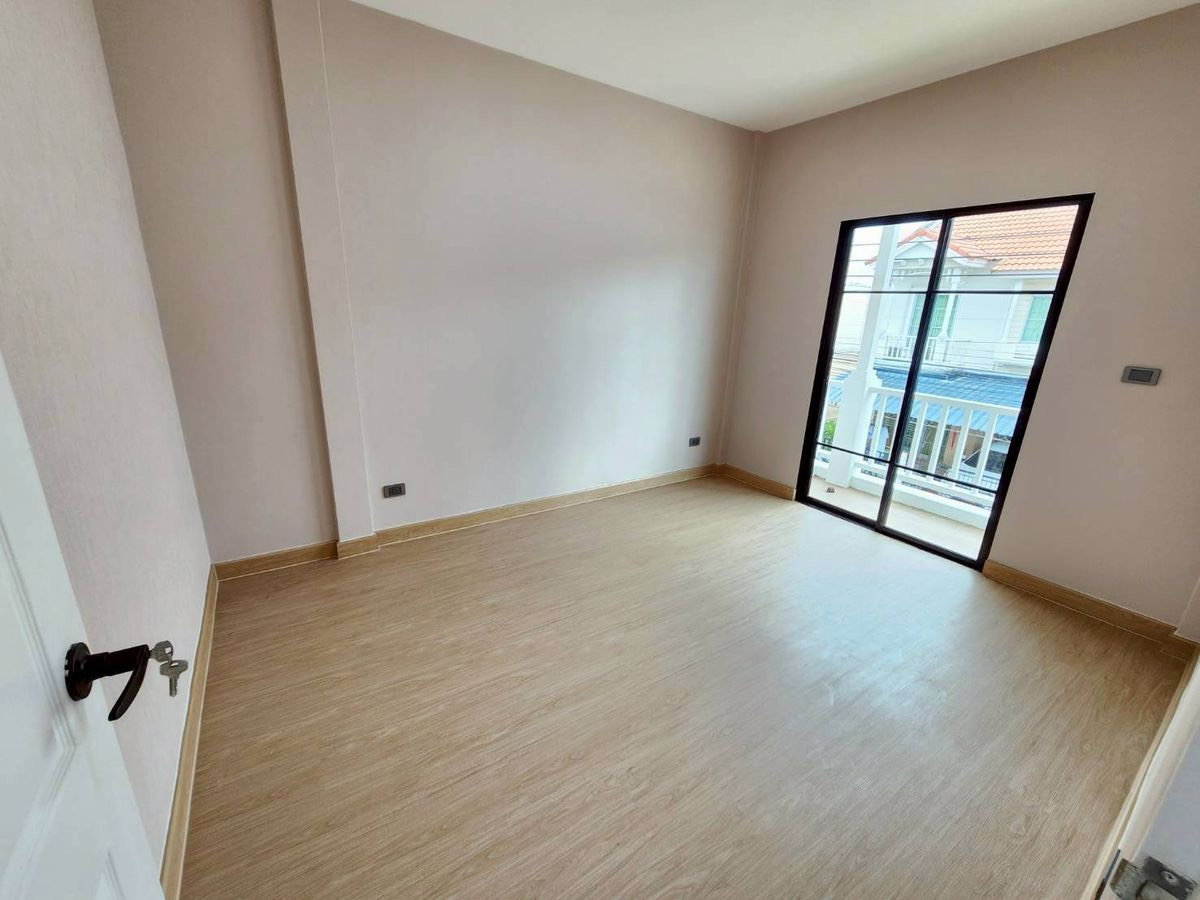 รูป บ้านสวยพร้อมเข้าอยู่! The Villa ท่าอิฐ ซอย 13 ต่อเติมครัว+แอร์+ม่านครบ จบที่ 2.45 ลบ. รวมทุกค่าใช้จ่าย! - รูปที่ 7/21