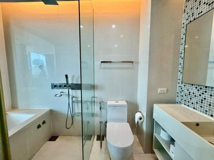 รูป 🔥ขายพร้อมผู้เช่าราคา 7.5 ล้านบาท🔥เดอะ รูม สุขุมวิท 21 (1 ห้องนอน 1 ห้องน้ำ) ขนาด 51.35 ตรม.✨ราคาดีมาก📢 Line ID : @sanhaproperty📲095-6922871  - รูปที่ 12/20