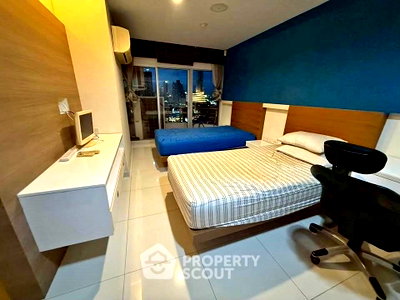 Condos for rent : 4-BR Condo For Rent, Saichol Mansion, 20th-Floor Near BTS Saphan Taksin (ID 2809201)