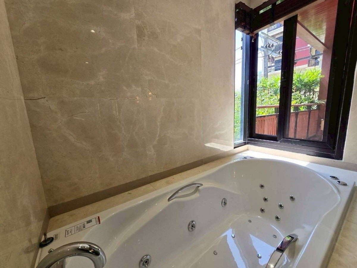 รูป Supreme Residence (สุพรีม เรสซิเด้นซ์)   พื้นที่ใช้สอยกว่า 400 ตร.ม. 3 ห้องนอน 3 ห้องน้ำ  - รูปที่ 32/45