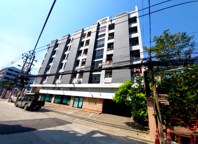Apartment building for rent Ratchaphak Technology And Management College : Monthly  room service on  Lad Phrao area 114  S.T. Residence (st. residence Soi 114, Lat Phrao Rd.)