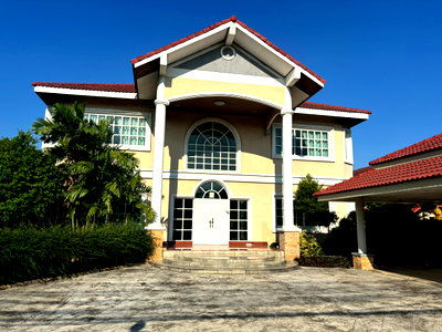 Houses for sale Si Racha Chonburi : For Sale: Spacious 2-Storey Detached House in Si Racha, Chon Buri – Near Pinthong Industrial Estate