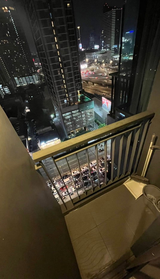 รูป S18 ให้เช่าคอนโด Rhythm Asoke 1 (ริธึม อโศก 1)พร้อมเข้าอยู่ ฟรี ไวไฟ ฟรีทำความสะอาดรายเดือนตลอดสัญญาเช่า เครื่องใช้ไฟฟ้าและเฟอร์นิเจอร์ครบ - รูปที่ 8/8