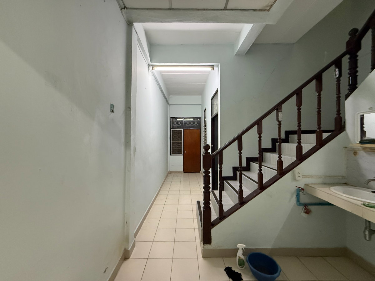 รูป เช่าด่วน ทาวน์โฮม 2 ชั้น ใกล้สนามบินดอนเมือง 3 นอน 2 น้ำ แอร์ 3 ตัว เคลีร์บ้านพร้อมย้ายเข้าอยู่ - รูปที่ 5/24