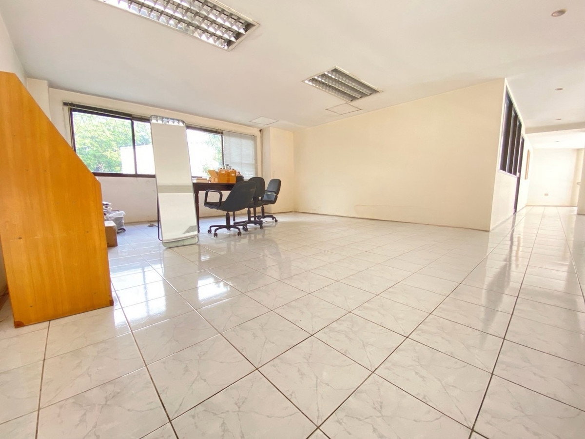 รูป เช่าอาคาร ติดถนนใหญ่ พระราม 9 เหมาะสำหรับโชว์รูม สำนักงาน มีลิฟต์ขนสินค้า ที่จอดรถ 30 คัน    อาคาร 5.5 ชั้น - รูปที่ 6/12