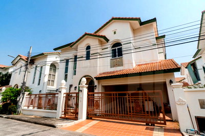 Houses for sale Bangkok : Rasa Spanish Courtyard 3 bedrooms, for sale