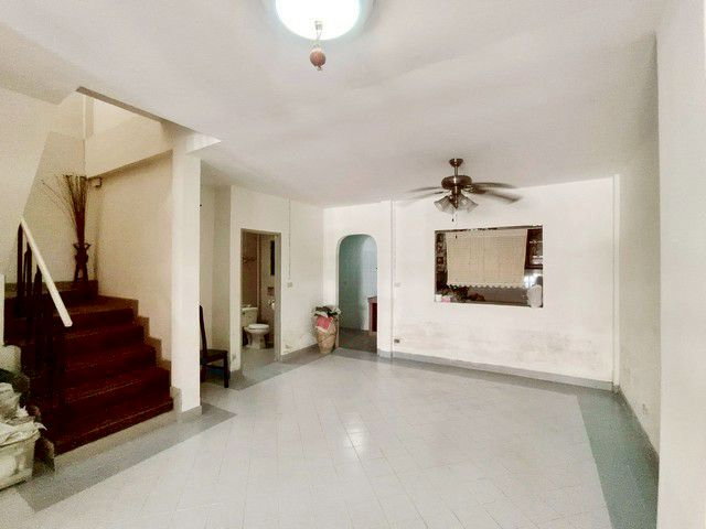 รูป ขายด่วน ราคานี้หายากลดสุดๆ เจ้าของไม่เคยอยู่ ทาวน์เฮ้าส์ พร้อมอยู่ ทำเลดีมาก ที่ หมู่บ้านวรางกูล รังสิตคลอง 3 ห้องครัวบิ้วอินพร้อมใช้งาน - รูปที่ 6/32