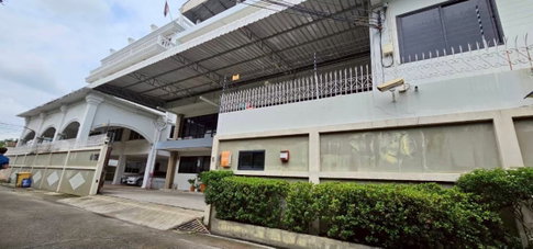  Home office for rent in Soi Phutthabucha 2. Suitable for residential, office, and warehouse use. Near Dao Khanong and Rama 2 expressways.