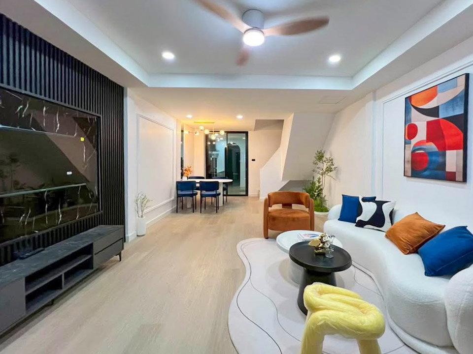 รูป บ้านเช่าทาวน์โฮม ต.ฟ้าฮ่าม ใกล้ห้างเซ็นทรัลเชียงใหม่ (EN below) ทาวน์โฮมทำเลดี ใกล้เมือง เดินทางสะดวก เหมาะสำหรับอยู่อาศัยและทำงานในตัวเมืองเชียงใหม่ - รูปที่ 2/12