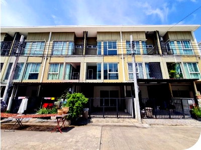 Townhouses for sale Bang Chan Industrial Estate : FOR SALE  TOWNHOUSE PROPERTY  2854000 BAHT.