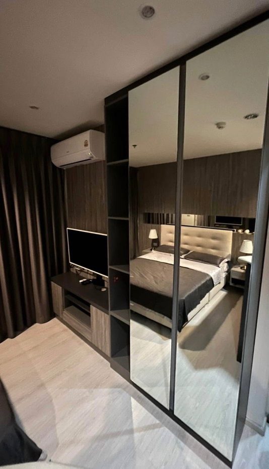 รูป S18 ให้เช่าคอนโด Rhythm Asoke 1 (ริธึม อโศก 1)พร้อมเข้าอยู่ ฟรี ไวไฟ ฟรีทำความสะอาดรายเดือนตลอดสัญญาเช่า เครื่องใช้ไฟฟ้าและเฟอร์นิเจอร์ครบ - รูปที่ 2/8